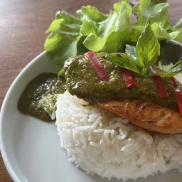 ข้าวปลาแซลม่อนซอสเขียวหวาน