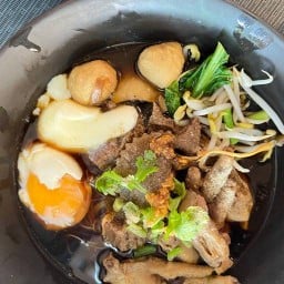 อาป๊า ก๋วยเตี๋ยวไก่ตุ๋น (ครัวมากัน ฮาลาล) ทุ่งรี