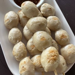 ลูกชิ้นหมูปิ้ง 5 ไม้