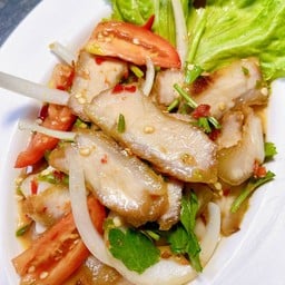 ยำคอหมูย่าง