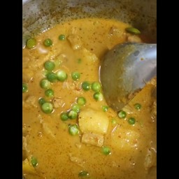 แกงกะทิหมูสามชั้นใส่หน่อเลียงหรือสะตอ+มะเขือพวง