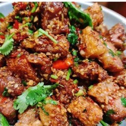 หมูแดงคั่วพริกเกลือราดข้าว