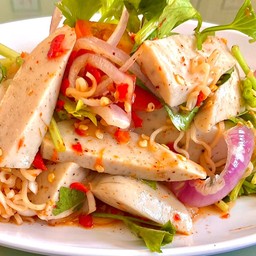 ยำมาม่าหมูยอ