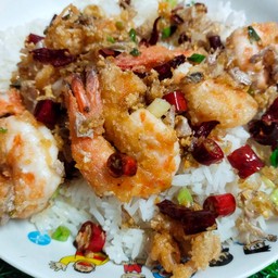 กุ้งผัดพริกเกลือราดข้าว