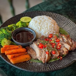 ข้าวหมูย่างจิ้มแจ่ว