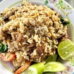ข้าวผัดหมูกรอบ