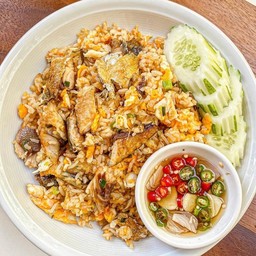 [อร่อยซ่ากับโค้ก] ข้าวผัดไข่ใส่ปลาทู +  โค้ก ออริจินัล (กระป๋อง)