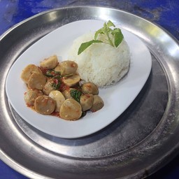 ผัดกระเพราลูกชิ้นหมูโฮเด้ง