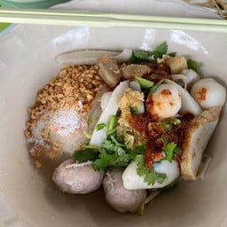 ก๋วยเตี่ยวลูกชิ้นปลานายแกละ ตลาด 100 ปี บ้านใหม่ ฉะเชิงเทรา ตลาดบ้านใหม่ 100 ปี