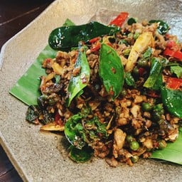 ผัดเผ็ดกบ