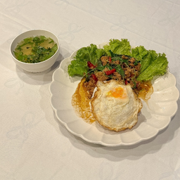 ข้าวผัดกะเพรา (ไม่รวมไข่ดาว)