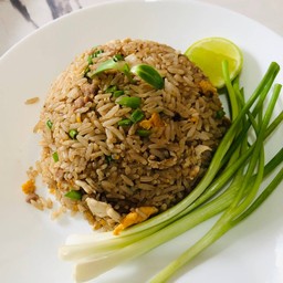 ข้าวผัดกะทะเหล็ก