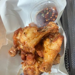 ปีกไก่บนทอดน้ำปลา+จิ้มแจ่ว
