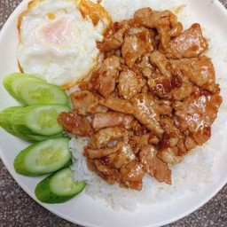ข้าวไก่ทอดกระเทียม