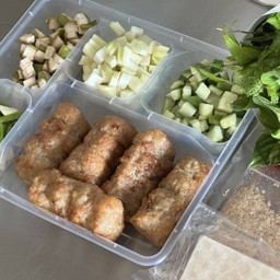 แหนมเนืองชุดพร้อมทาน 5 ไม้