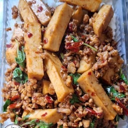 ข้าวกระเพราหมูยอ หมูสับ ต้องเบิ้ล