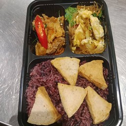 ข้าวราด 3 อย่าง