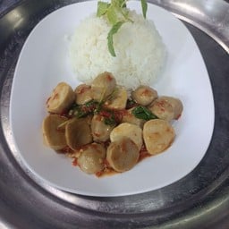 ผัดกระเพราลูกชิ้นเนื้อโฮเด้ง