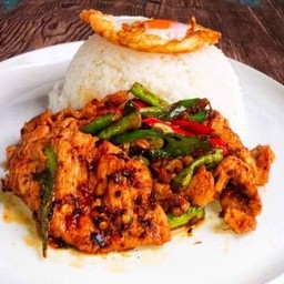 ข้าวราดผัดพริกแกงหมู