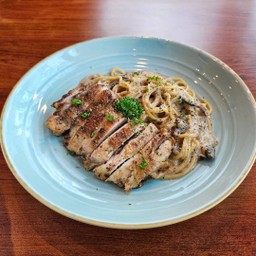 พาสต้าอัลเฟรโด ซอสเห็ด สะโพกไก่ย่าง