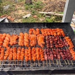 บ้านตาฮัท เหนียว ไก่ย่าง หมูแดดเดียวย่าง