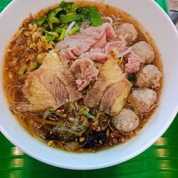 ถนิตา ฮาลาล