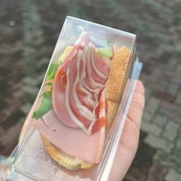 น้ำส้มคั้นสด&แซนวิช By คุณพระ 168