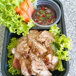 ข้าวหมูย่างน้ำจิ้มแจ่ว