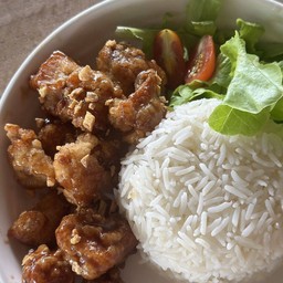 ข้าวไก่ทอดซอสกระเทียม