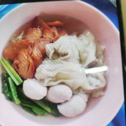 เฮียเลิศ บะหมี่เกี๊ยวหมูแดง