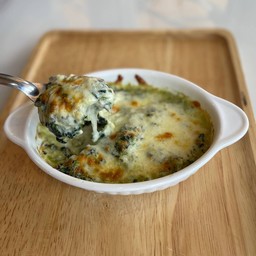 ผักโขมอบชีส