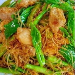 ผัดซีอิ๋วเส้นหมี่