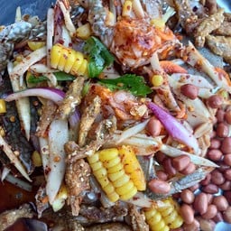 ยำมะม่วงข้าวโพดปูม้าปลากรอบ.ใช้มะนาวแบบลูกสดๆทุกเมนูจ้าปลาร้าไม่ปลาร้าแจ้งได้จ้า