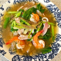 ราดหน้าเส้นใหญ่ทะเล