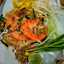 ผัดไทกุ้งสด