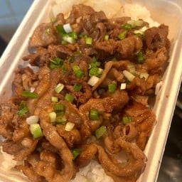ข้าวหน้าหมูสามชั้นสไลด์พ่นไฟ