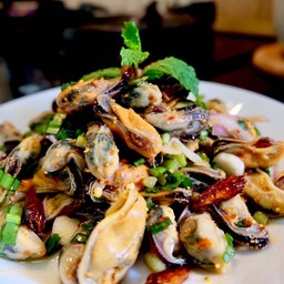 Larb Hoi (Topped With Rice)