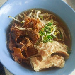 ก๋วยเตี๋ยวหมูตุ๋นเพิ่มเกี๊ยวหมูเด้ง
