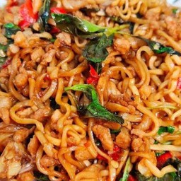 ผัดกะเพรามาม่าไก่