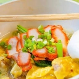 ชาย4หมี่เกี๊ยวโต้รุ่งลาดสวาย