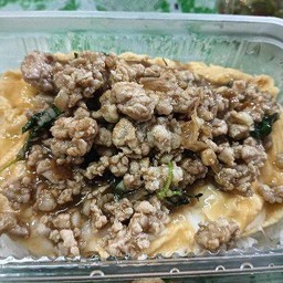 ข้าวกระเพราหมูสับ+ไข่ข้น