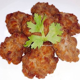 หมูก้อนทอดกระเทียม