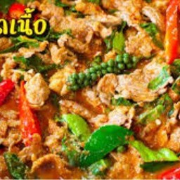 ผัดเผ็ดเนื้อราดข้าว