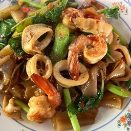 เส้นใหญ่ผัดขี้เมา