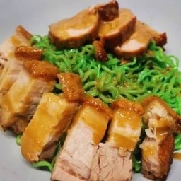 บะหมี่หยกหมูแดง หมูกรอบ