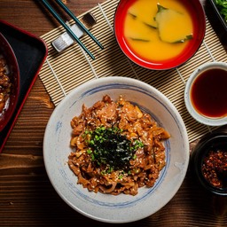 ข้าวหน้าสันคอผัดโคชูจัง