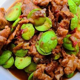 หมูผัดกะปิ หน่อไม้ ถั่วฝักยาวระบุค่ะ สะตอ