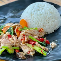 คะน้าหมูชิ้น ราดข้าว