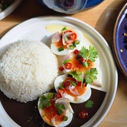 ข้าวราดยำไข่ต้ม