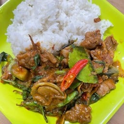 ผัดเผ็ดหมูราดข้าว